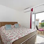 Mira * Makarska