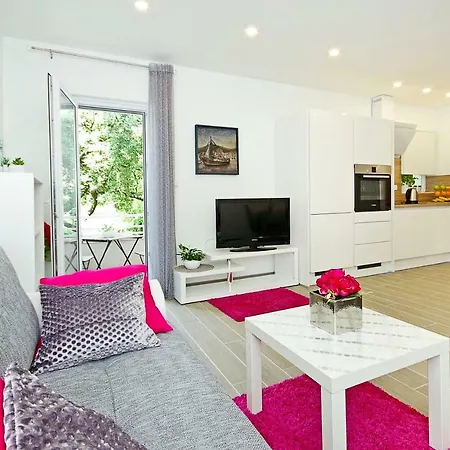 Apartment Mira