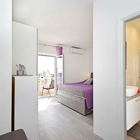 Mira Apartment *