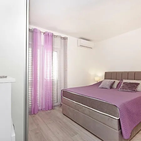 Apartment Mira