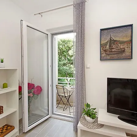 Mira Apartment Makarska