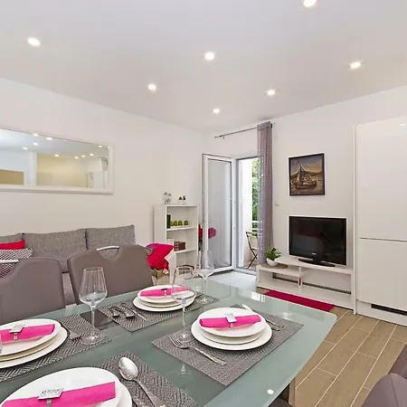 Mira Apartment Makarska