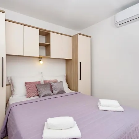 Apartment Mira